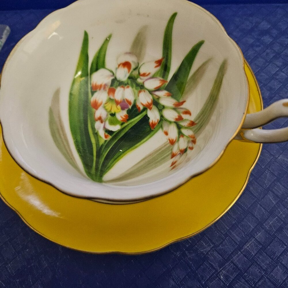 vintage teacup from the 1940 wonderful yellow with weeping flowers made in japan